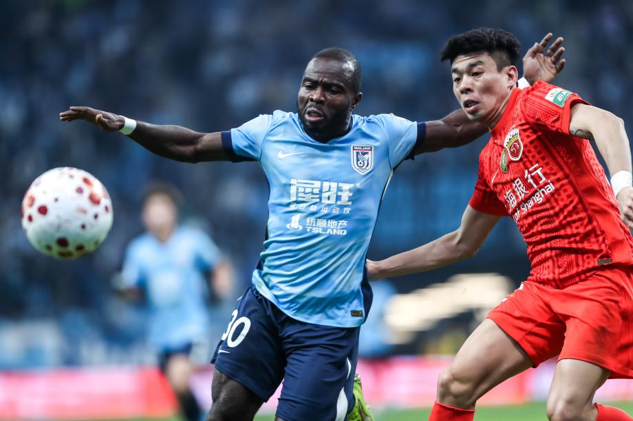 马莱莱助攻阿奇姆彭建功 大连英博1-0胜上海海港